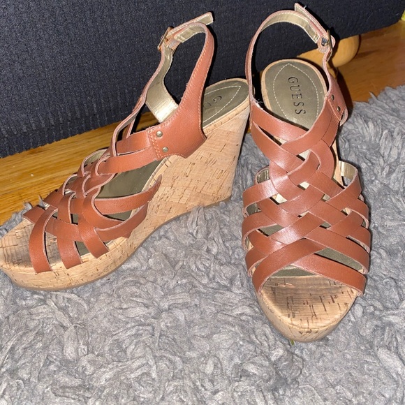 ✨GUESS Wedges✨ - Picture 2 of 4